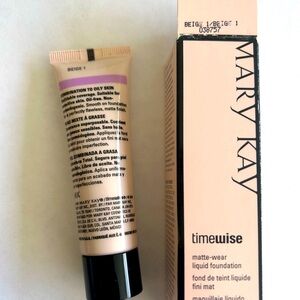 Mary Kay Timewise Matte-Wear Liquid Foundation in Beige 1